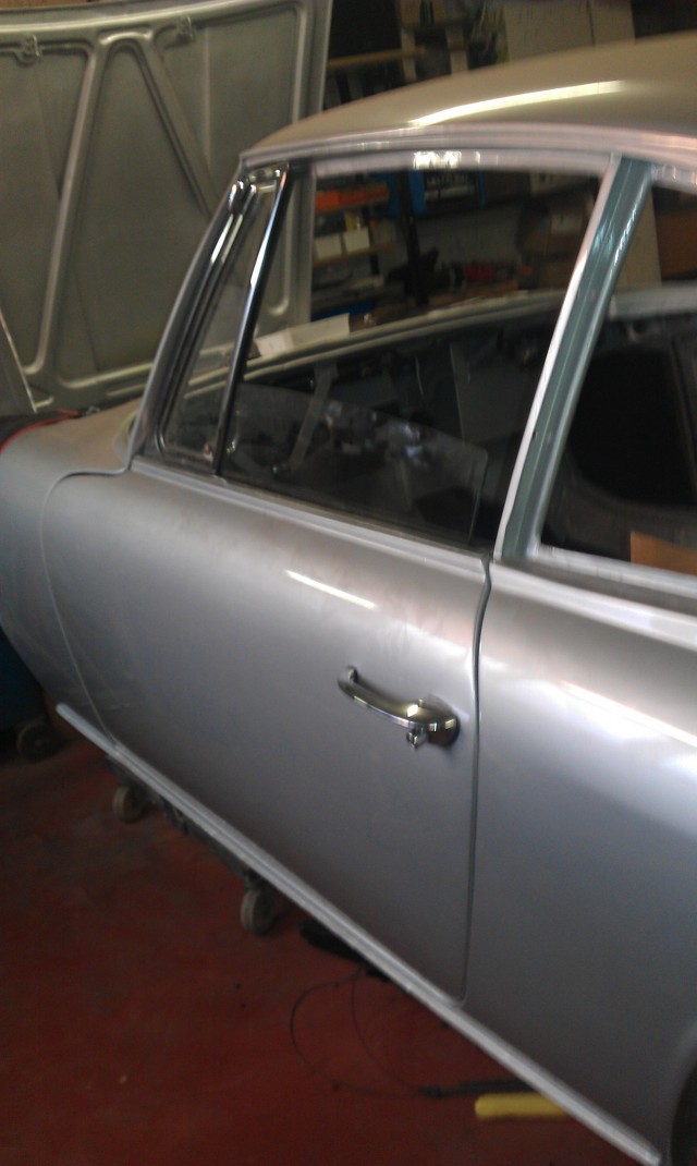 bmw,1600gt,mécanisme,porte,peinture,entirouille