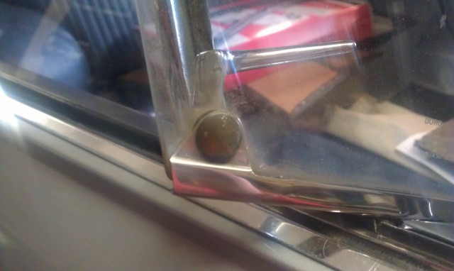 ecrou,fenetre,bmw,1600,gt,fixation