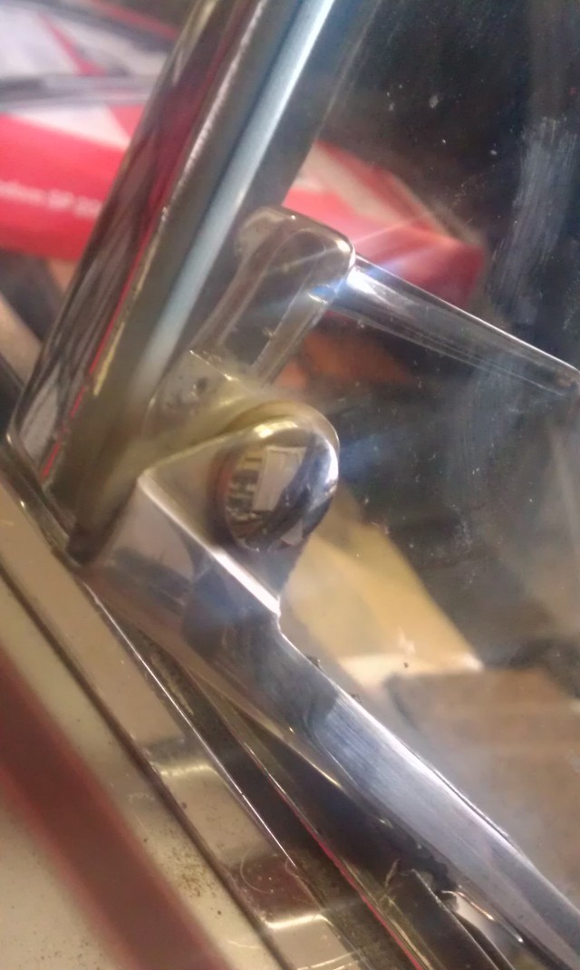 ecrou,fenetre,bmw,1600,gt,fixation